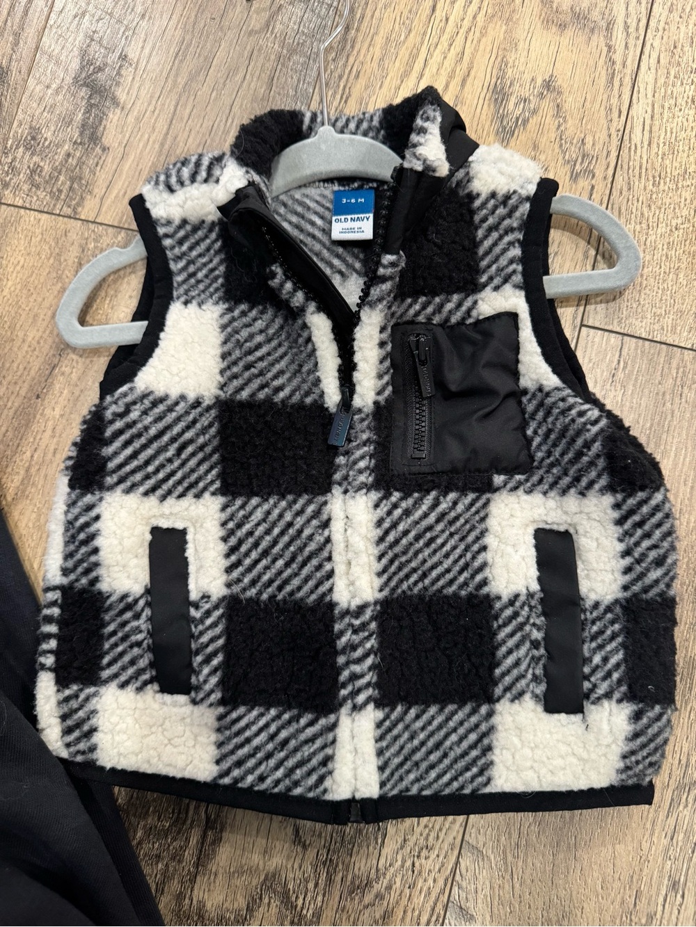 Old Navy Black & White Buffalo Plaid Sherpa Vest